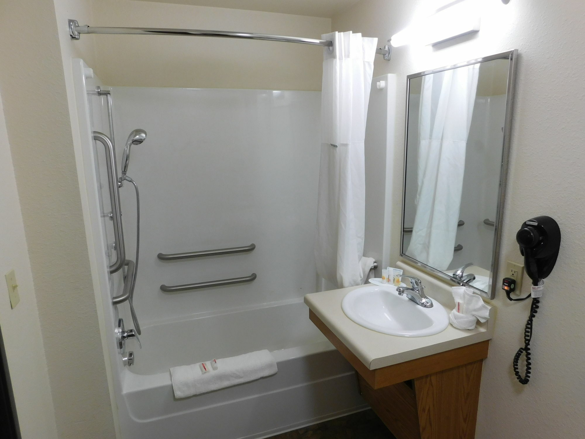 Days Inn & Suites By Wyndham Rochester South Luaran gambar